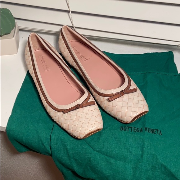 Bottega Veneta Shoes - Authentic Bottega Veneta Intrecciato Leather Flats